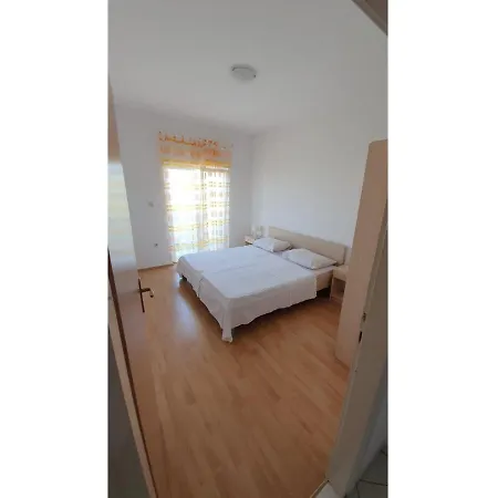 Daire Apartments Murter *