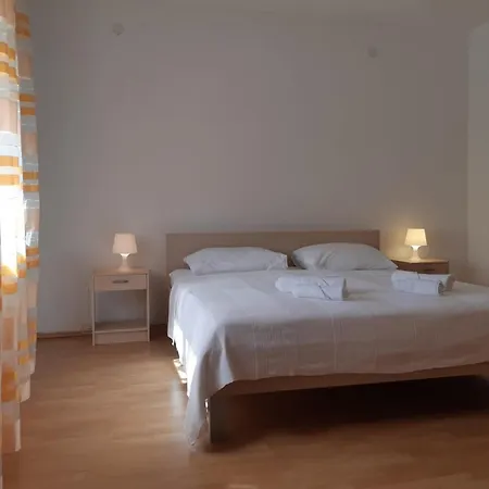 Daire Apartments Murter *