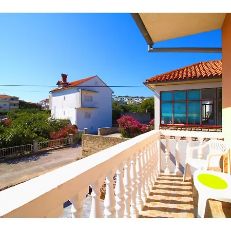 Apartments Murter Daire